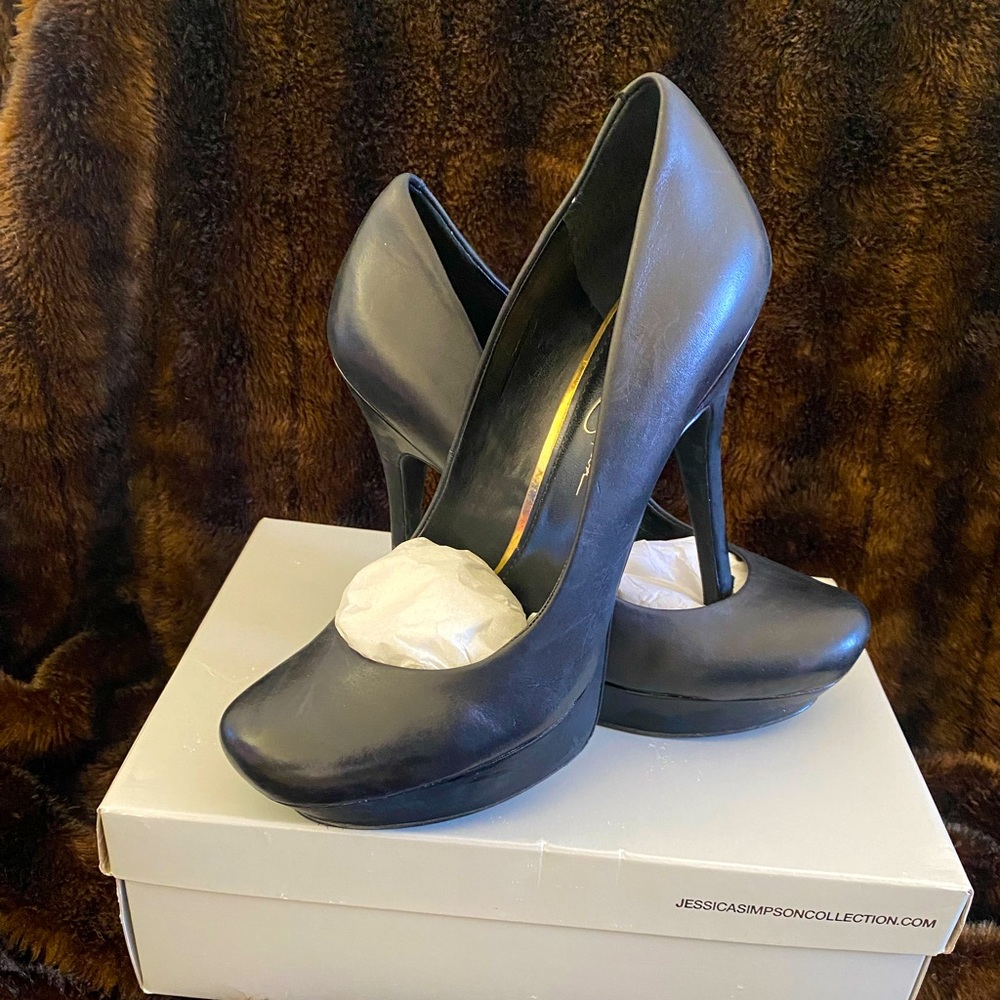 Beautiful genuine leather heels 9.5M